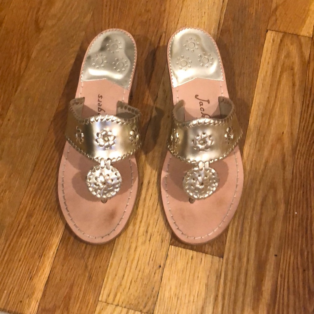 Size 7.5 platinum Jack Rogers with small heel